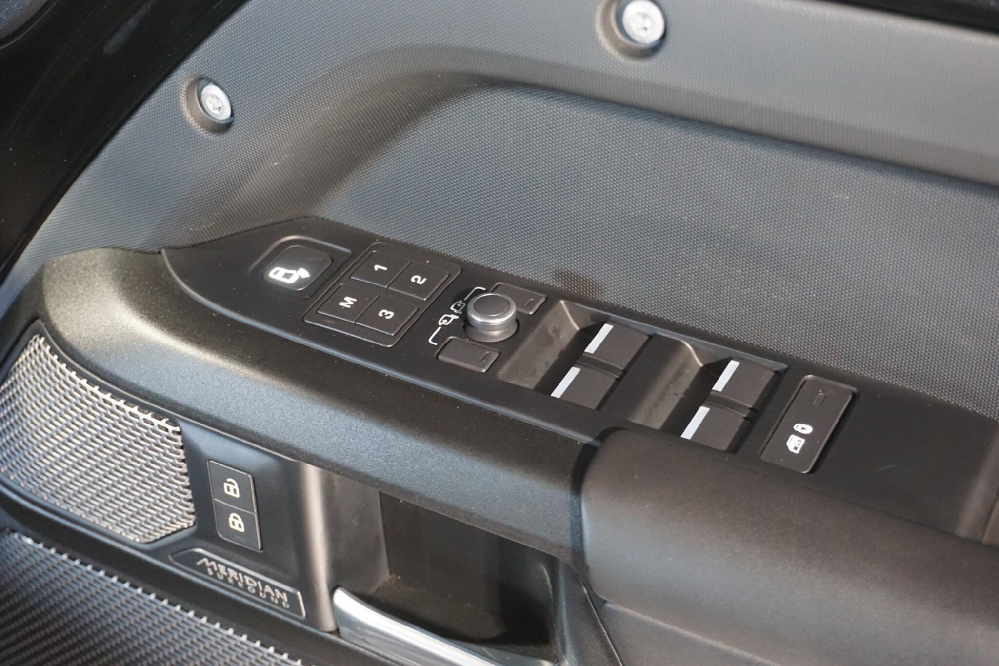 Land Rover Defender 110 5.0 P525 V8 SUV 5dr Petrol Auto 4WD Euro 6 (s/s) (525 ps)